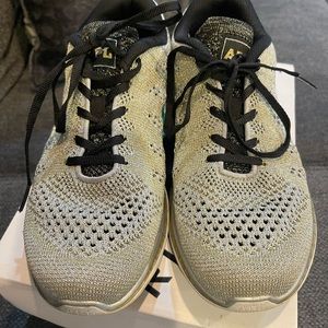 APL Techloom pro silver/gold/black sneakers